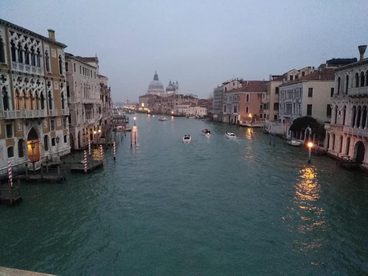 Raggio Di Sole Dietro Piazza San Marco البندقية المظهر الخارجي الصورة
