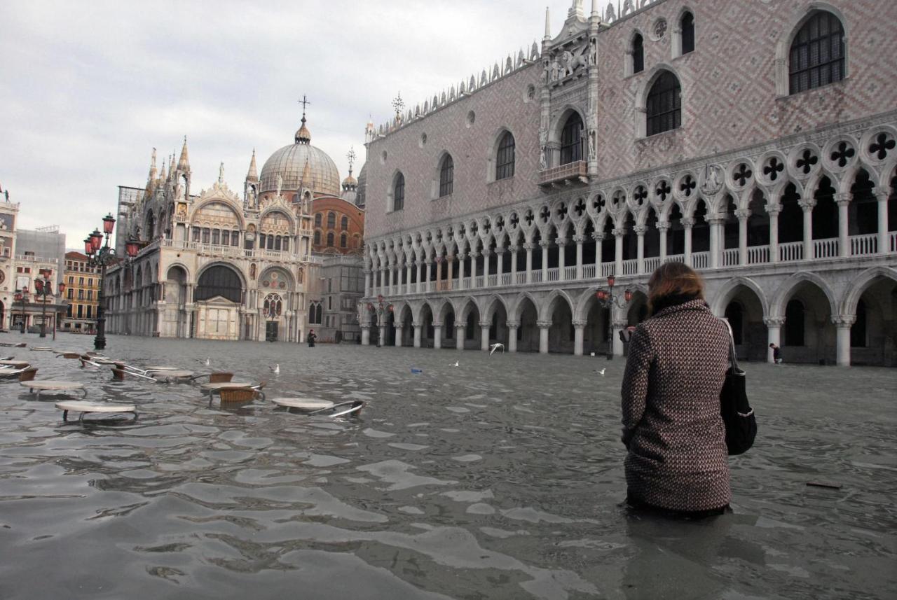 Raggio Di Sole Dietro Piazza San Marco البندقية المظهر الخارجي الصورة