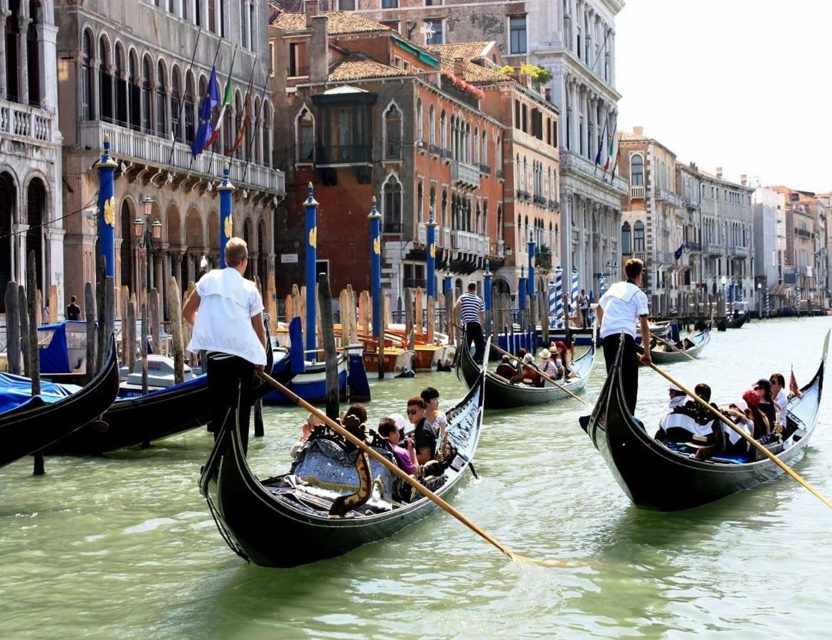 Raggio Di Sole Dietro Piazza San Marco البندقية المظهر الخارجي الصورة