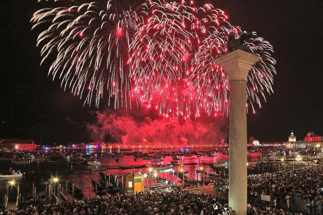 Raggio Di Sole Dietro Piazza San Marco البندقية المظهر الخارجي الصورة