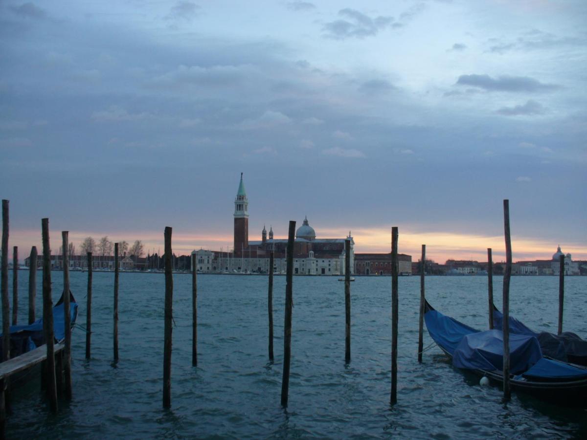 Raggio Di Sole Dietro Piazza San Marco البندقية المظهر الخارجي الصورة